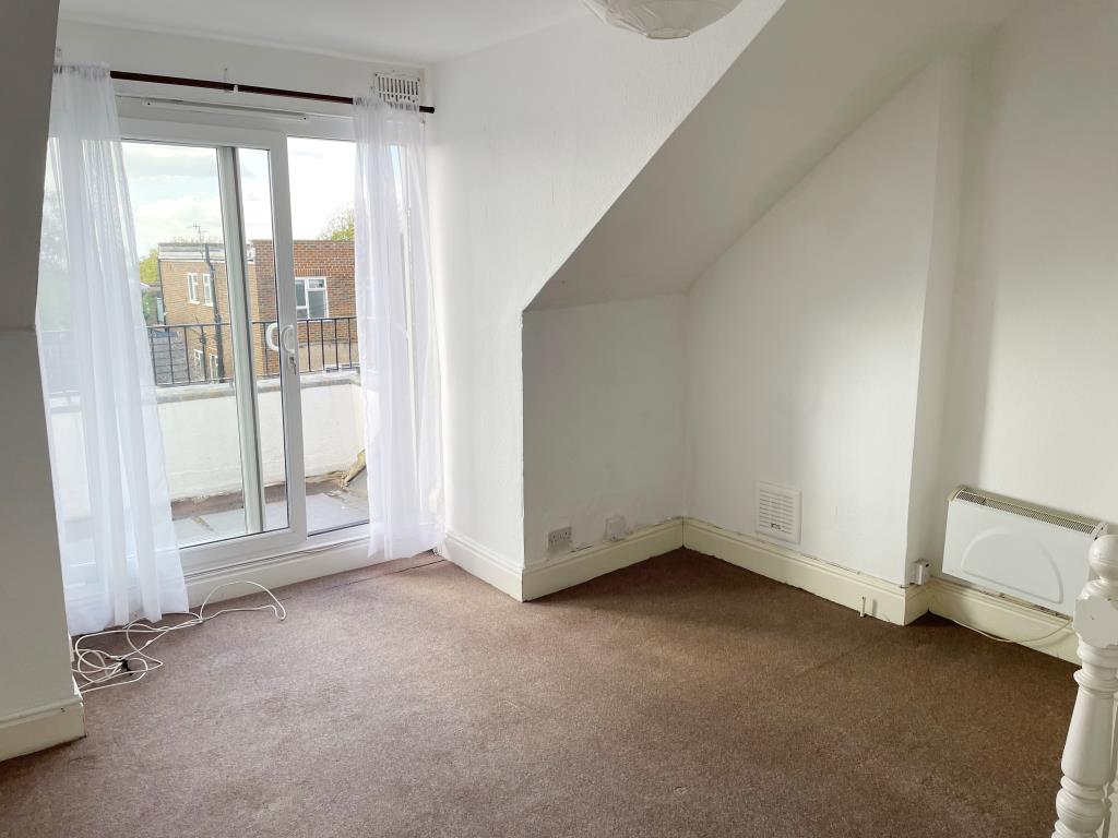 Lot: 54 - TOP FLOOR FLAT WITH ROOF TERRACE IN CITY CENTRE - Living room with glazed doors to sun terrace